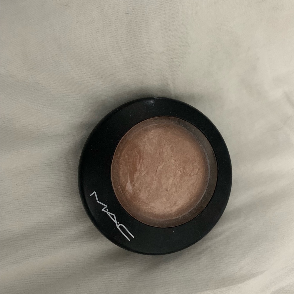 Mac soft and gentle highlighter  ( used 4-5 times)